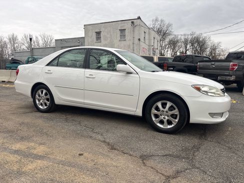 Used 2005 Toyota Camry XLE image 9