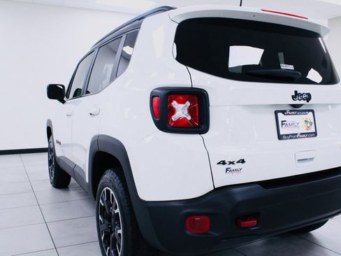 Used 2023 Jeep Renegade Trailhawk image 3