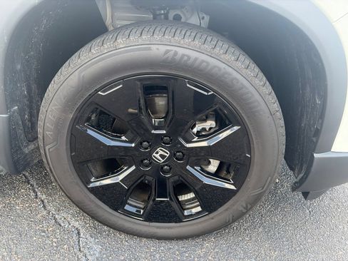 Certified 2026 Honda Pilot Black Edition image 9