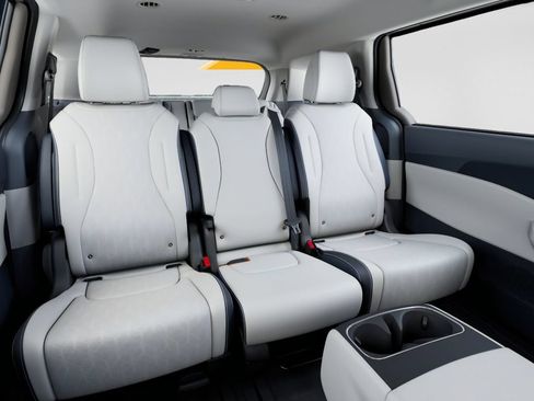 New 2026 Kia Carnival EX FWD image 16