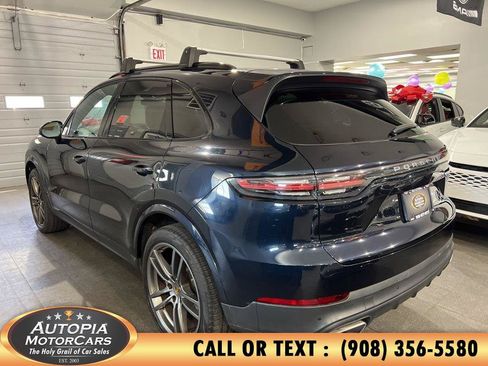 Used 2022 Porsche Cayenne AWD/4WD image 3