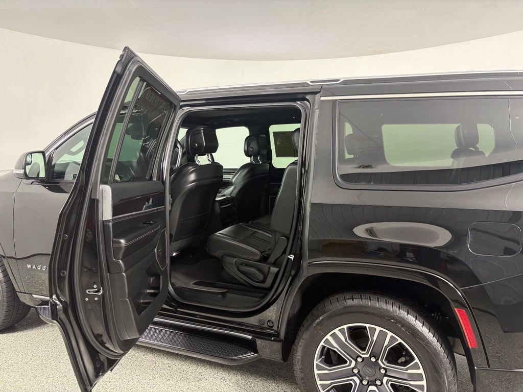 Used 2023 Jeep Wagoneer 4WD w/ Premium Group I image 11