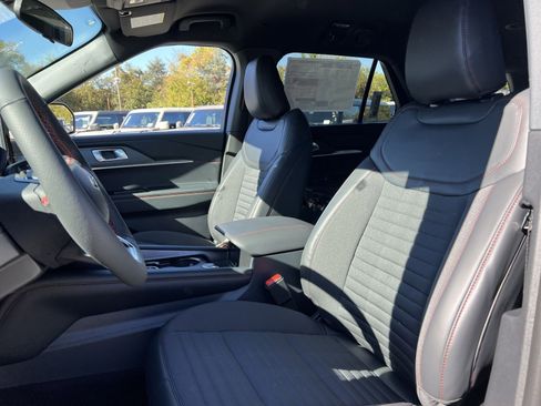 New 2026 Ford Explorer ST-Line w/ ST-Line Street Pack image 13