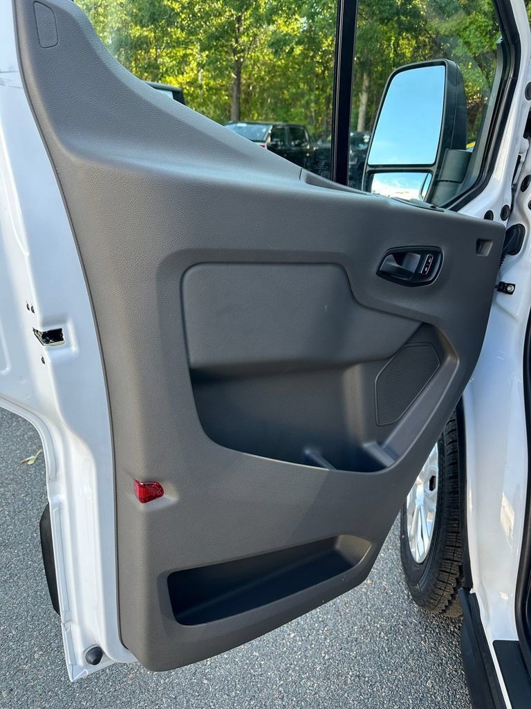 Used 2024 Ford E-Transit Low Roof RWD image 8
