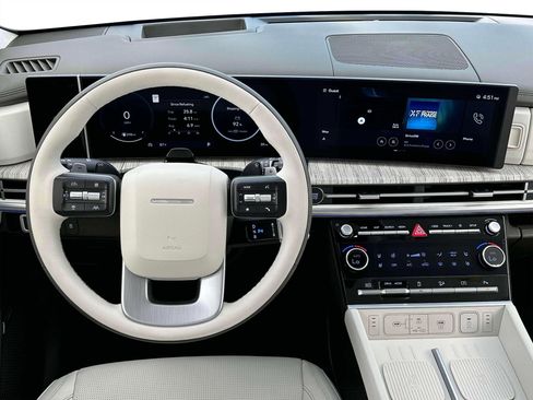 New 2025 Hyundai Santa Fe Calligraphy FWD image 17