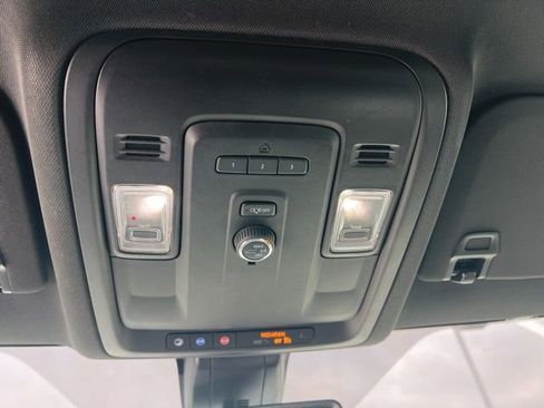 Used 2022 Chevrolet Suburban Z71 image 24