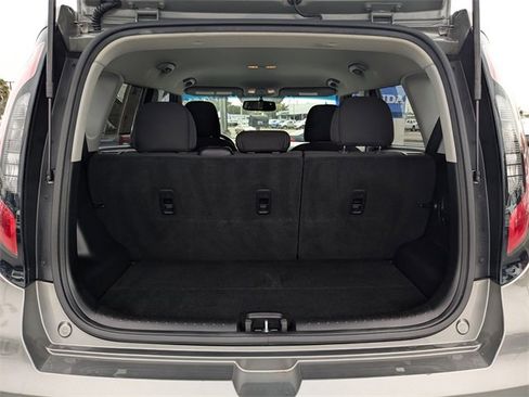 Used 2017 Kia Soul image 12