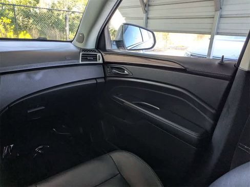 Used 2015 Cadillac SRX Luxury image 20