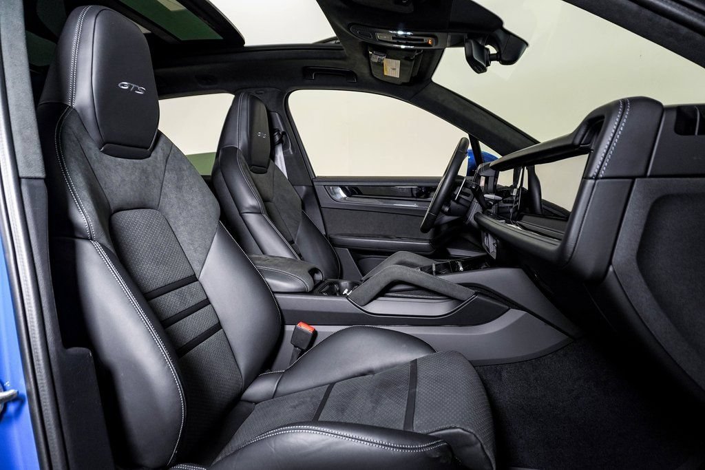 Used 2025 Porsche Cayenne GTS AWD/4WD image 15