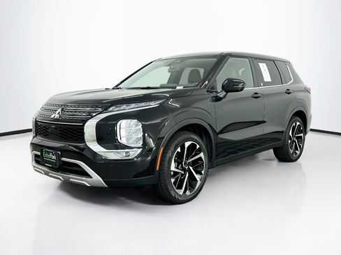 Used 2024 Mitsubishi Outlander SE AWD/4WD image 3