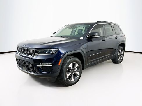 Used 2023 Jeep Grand Cherokee 4WD 4xe image 3