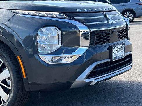 New 2026 Mitsubishi Outlander SE image 2