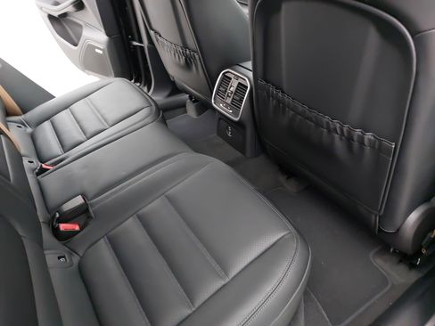 New 2026 Porsche Macan image 13