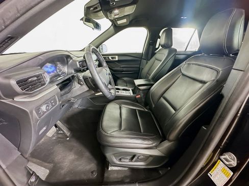 Used 2020 Ford Explorer XLT w/ Equipment Group 202A RWD image 13