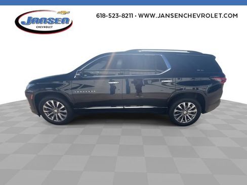 Used 2023 Chevrolet Traverse Premier FWD image 5