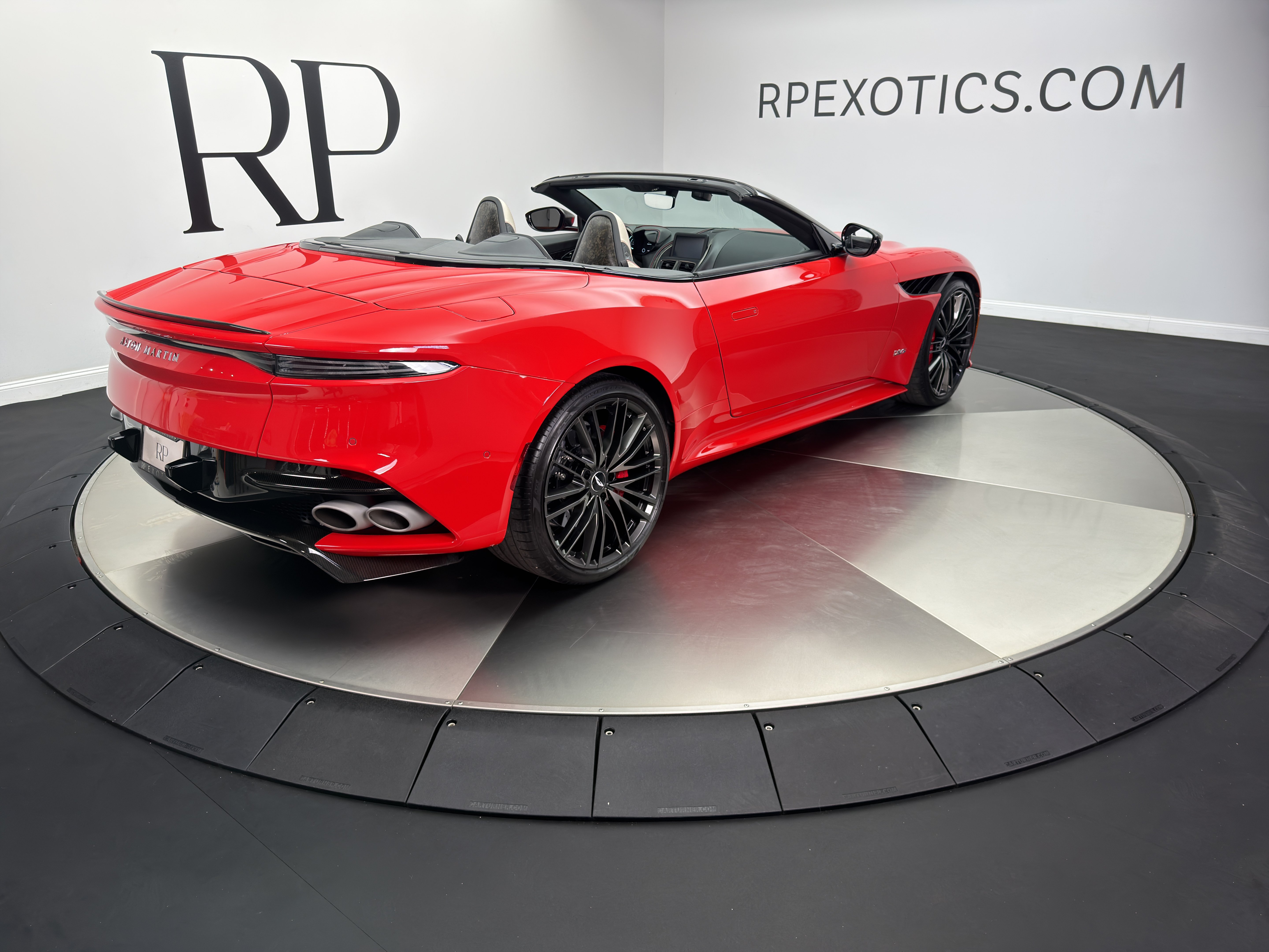 Used 2023 Aston Martin DBS Superleggera Volante RWD image 6