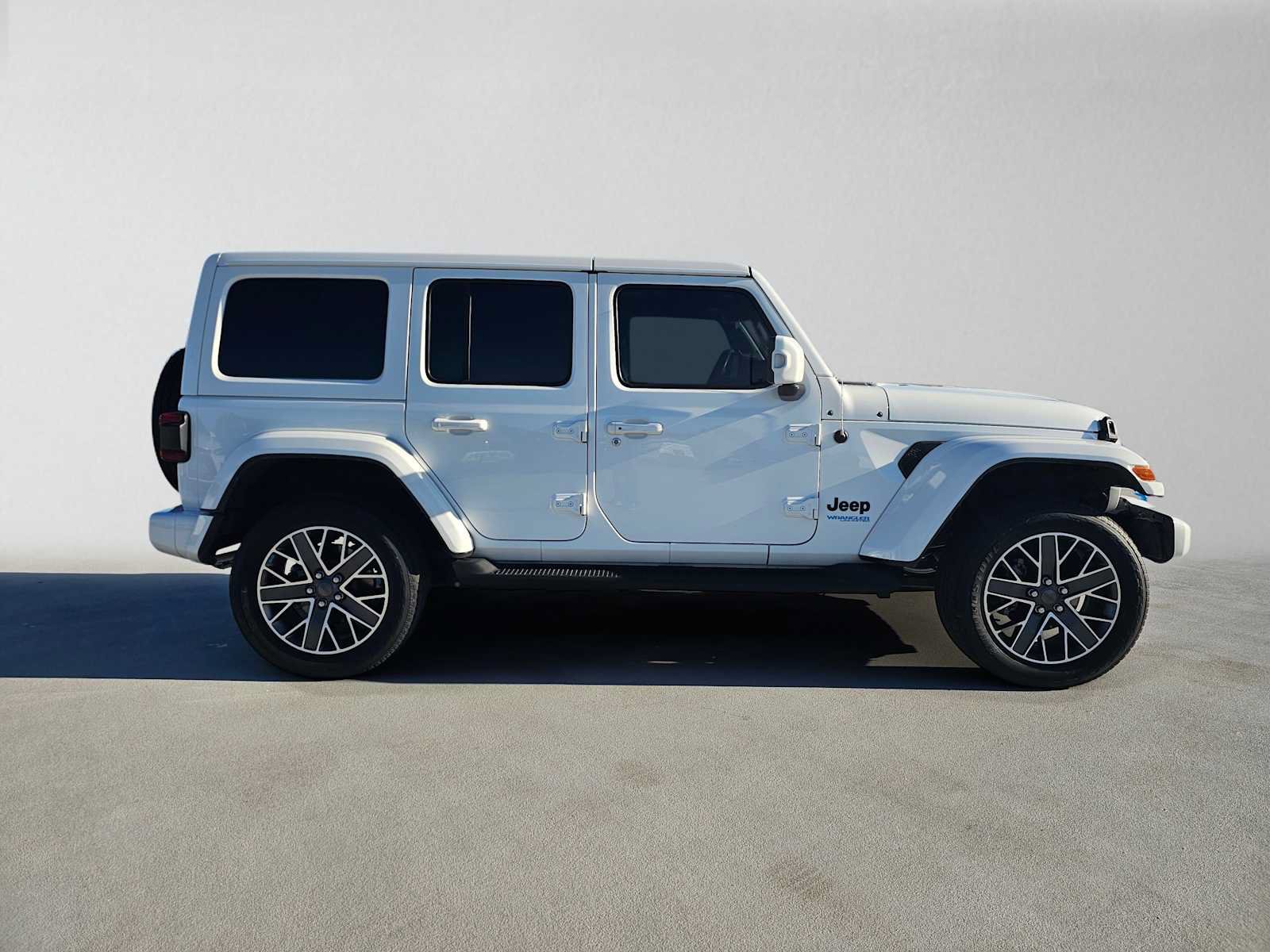 Used 2022 Jeep Wrangler Unlimited Sahara AWD/4WD image 2