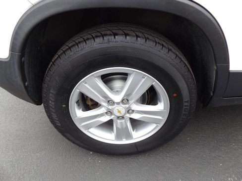 Used 2016 Chevrolet Trax LT w/ LT Sun and Sound Package image 32