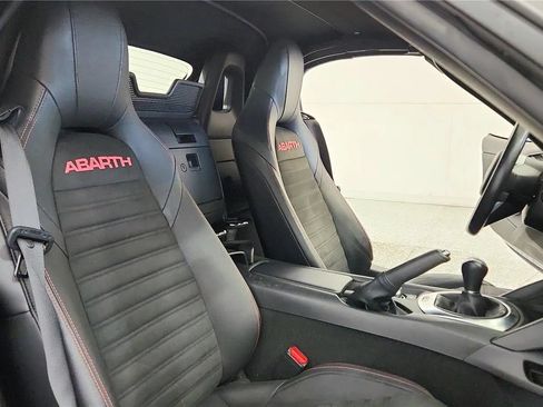 Used 2020 FIAT 124 Spider Abarth RWD image 32