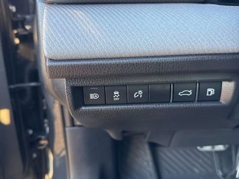 Used 2025 Toyota Camry SE w/ Convenience Package image 20