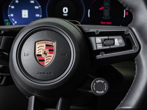 New 2026 Porsche Macan 4 Electric image 19