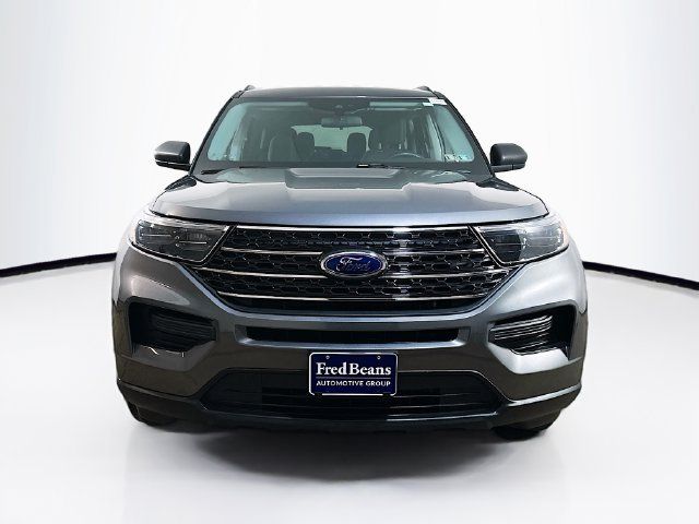 Used 2022 Ford Explorer XLT AWD/4WD image 2