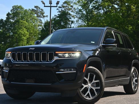 Used 2023 Jeep Grand Cherokee Limited image 4