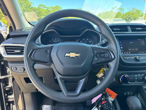 Used 2023 Chevrolet TrailBlazer LS FWD image 26