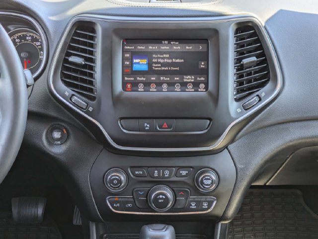Used 2019 Jeep Cherokee Latitude Plus FWD image 19