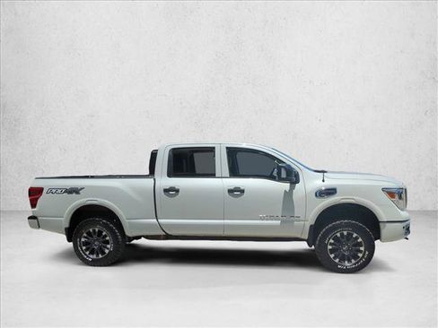 Used 2018 Nissan Titan PRO-4X w/ Pro-4x Convenience Package AWD/4WD image 4