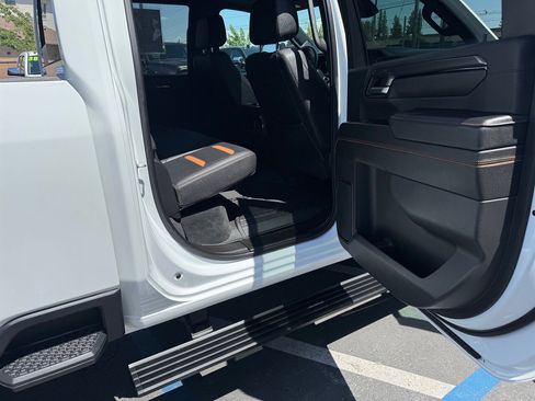 Used 2024 GMC Sierra 2500 AT4 w/ AT4 Premium Plus Package image 17