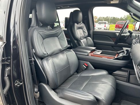 Used 2023 Lincoln Navigator Reserve AWD/4WD image 22