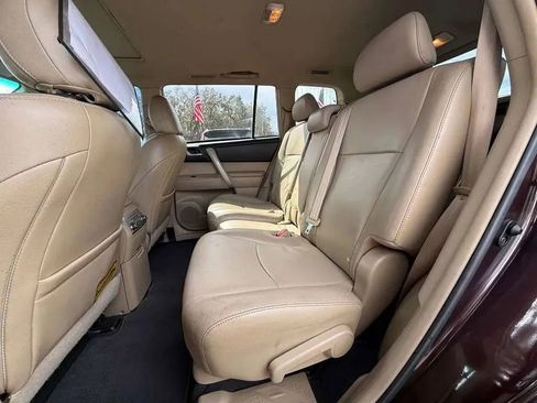 Used 2012 Toyota Highlander SE w/ Tow Pkg image 17