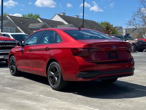 Certified 2023 Volkswagen Jetta SE w/ Panoramic Sunroof Package FWD image 4