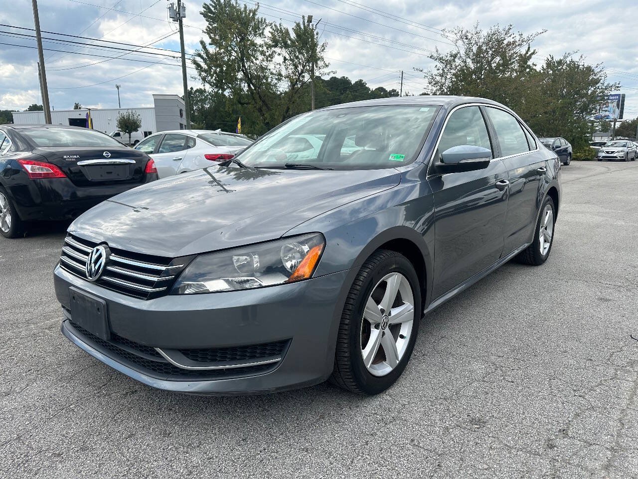 Used 2013 Volkswagen Passat 2.5 SE FWD image 1