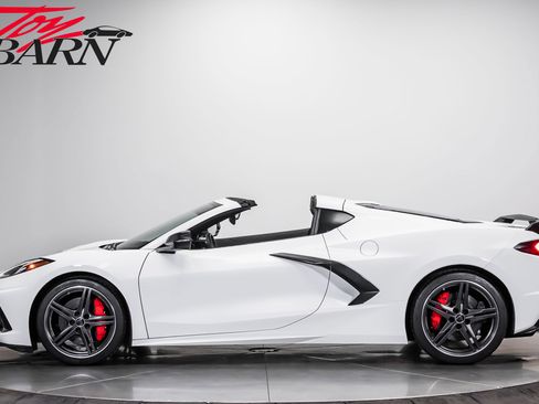 Used 2024 Chevrolet Corvette Stingray Preferred Cpe w/ Z51 Performance Package RWD image 2