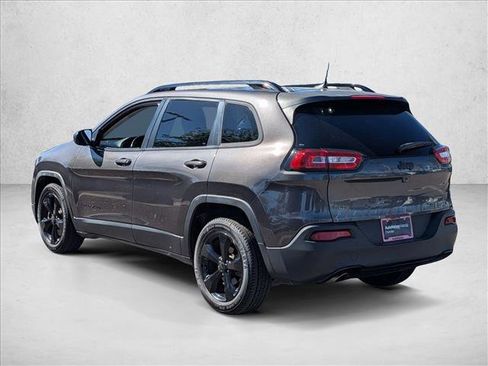 Used 2016 Jeep Cherokee Sport image 7