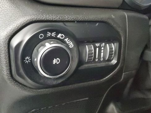 Used 2018 Jeep Wrangler Unlimited Sahara image 22