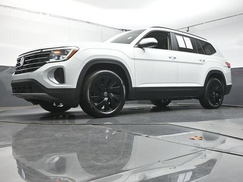 Used 2024 Volkswagen Atlas SE FWD image 36