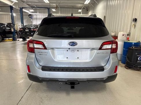 Used 2016 Subaru Outback 2.5i Limited AWD/4WD image 9