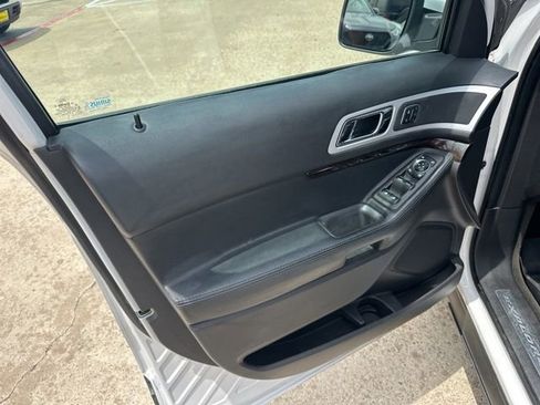 Used 2015 Ford Explorer Limited w/ Equipment Group 302A FWD image 11