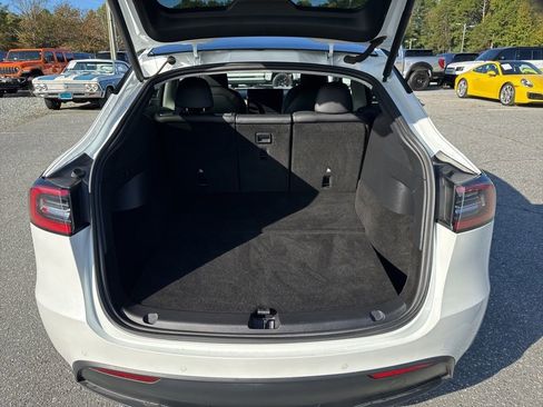 Used 2022 Tesla Model Y Long Range image 27