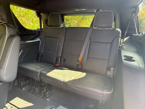 Used 2022 GMC Yukon SLT w/ SLT Premium Package image 17