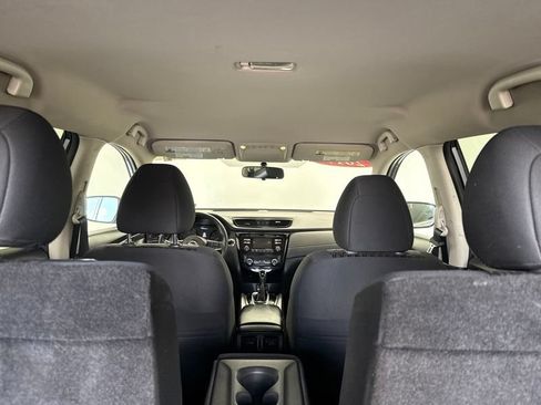 Used 2017 Nissan Rogue SV AWD/4WD image 10