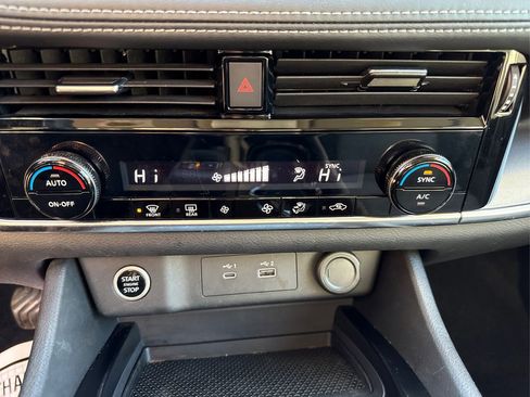 Used 2021 Nissan Rogue SV image 29