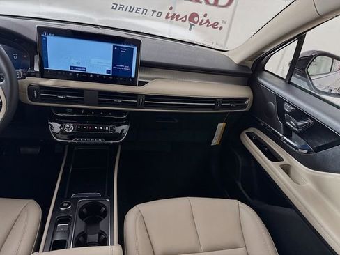 New 2026 Lincoln Corsair Premiere FWD image 25