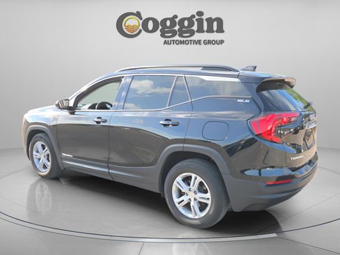 Used 2020 GMC Terrain SLE w/ Driver Convenience Package image 3