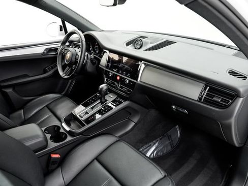 Certified 2026 Porsche Macan AWD/4WD image 25