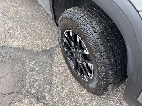 Used 2025 Chevrolet Traverse Z71 w/ Driver Confidence Package image 38