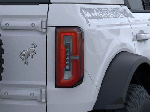 New 2025 Ford Bronco Outer Banks w/ Sasquatch Package image 24